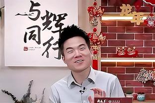 在聊些啥？湖人助教汉迪与名嘴A-史密斯赛前寒暄？